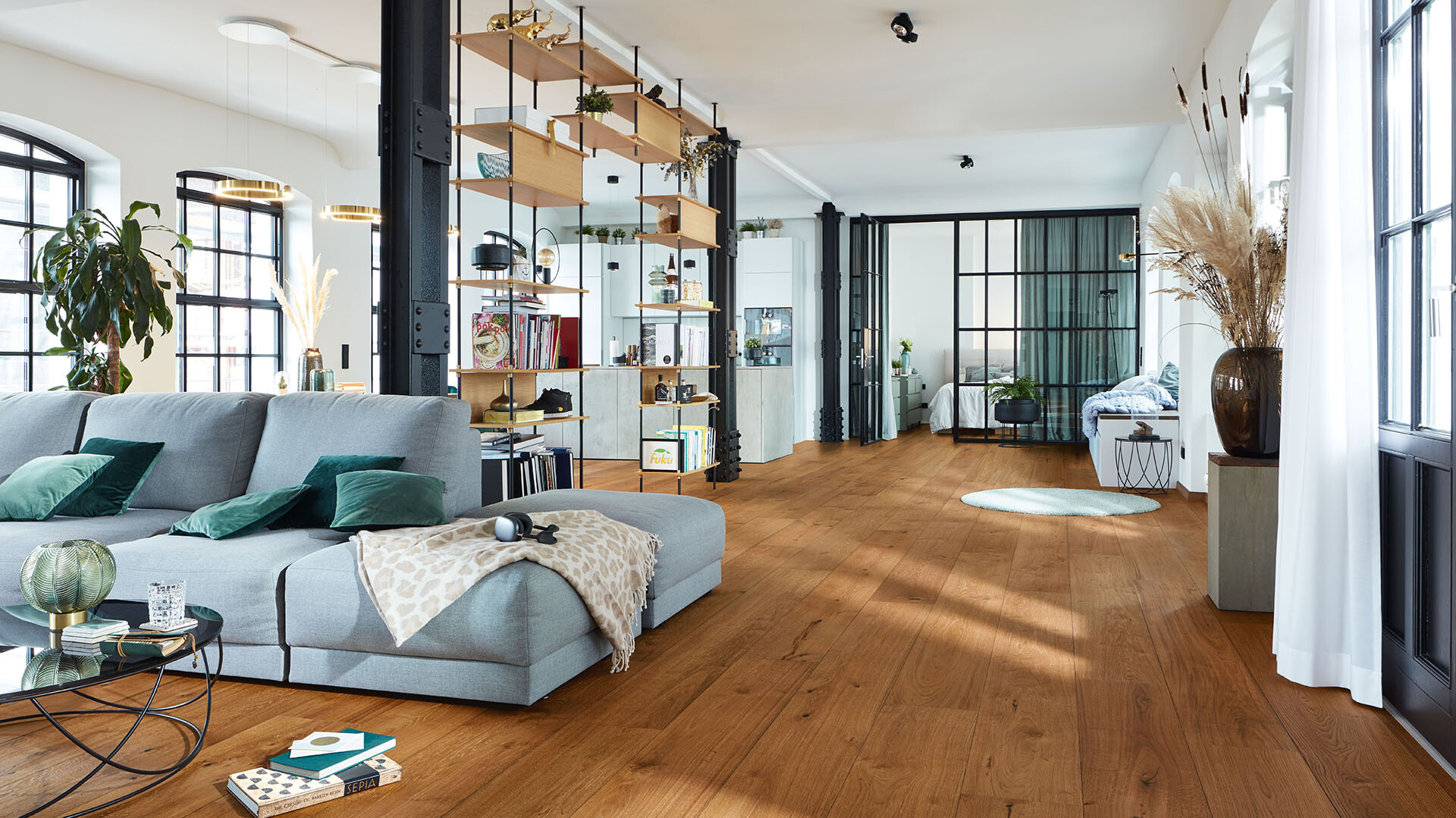 Böden aus Eiche oder in Eiche-Optik sind immer noch der Klassiker Lindura-Holzboden Eiche authentic kastanienbraun 8911